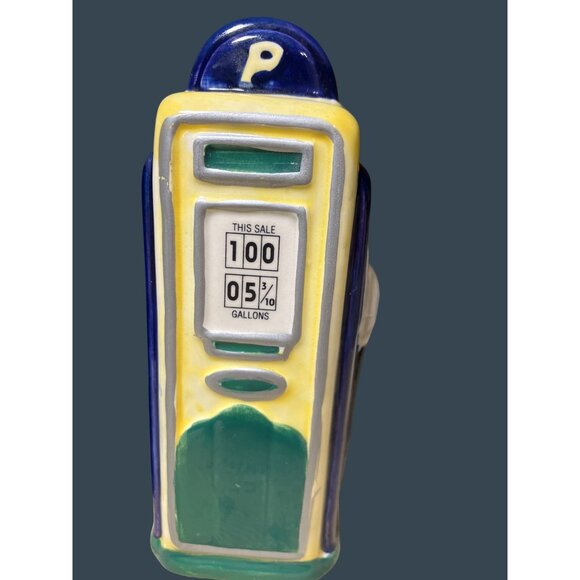 Roadside Gas Pump Salt & Pepper Shaker Set - Picture 2 of 10